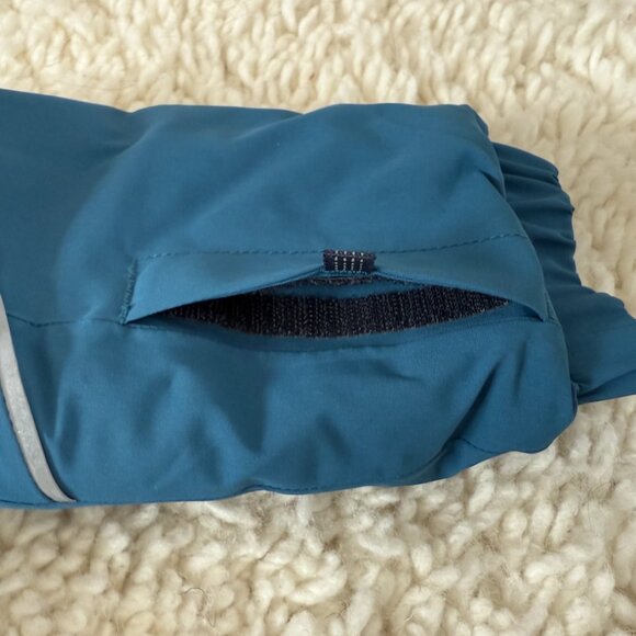 [SOLD] Patagonia Baby Snow Pile One-Piece -  4T - EXCELLENT Condition. - Picture 10 of 12